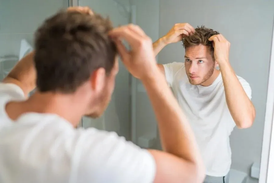 Greffe de cheveux DHI et FUE : quelle est la meilleure solution ?